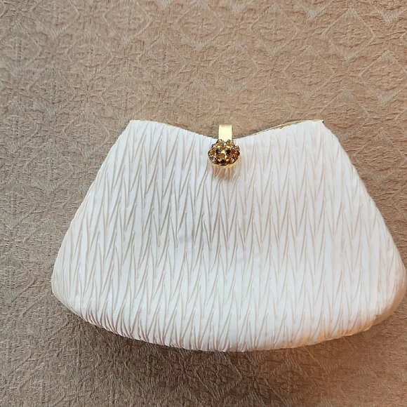 Elegant White Clutch Bag/crossbody - Picture 1 of 5